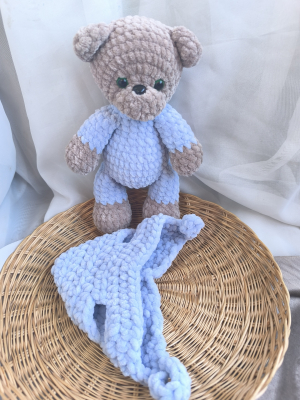 Little bear with a hat