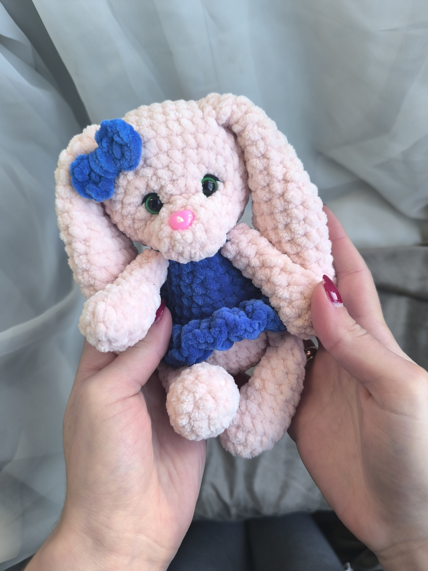 Зайчонок в синем платье